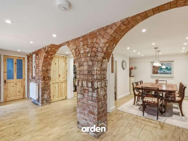 5 bed house for sale