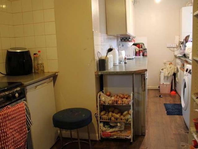 5 bed house for sale