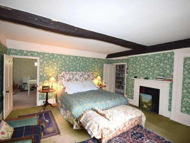 5 bed house for sale