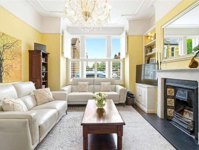 5 bed house for sale