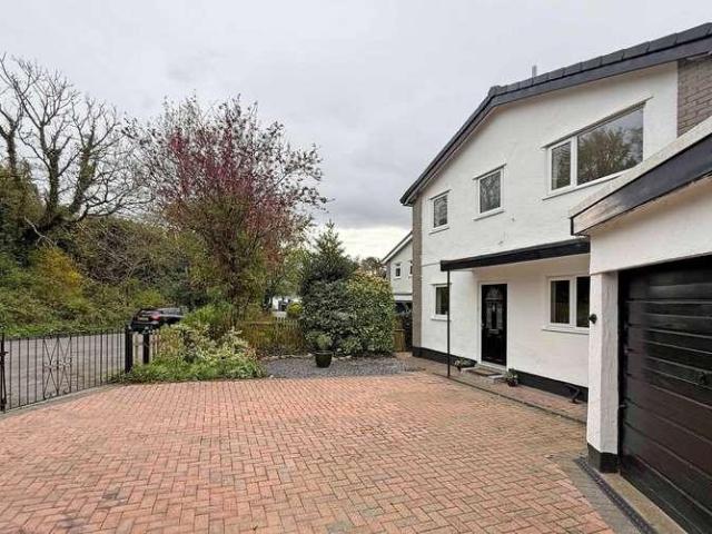 5 bed house for sale