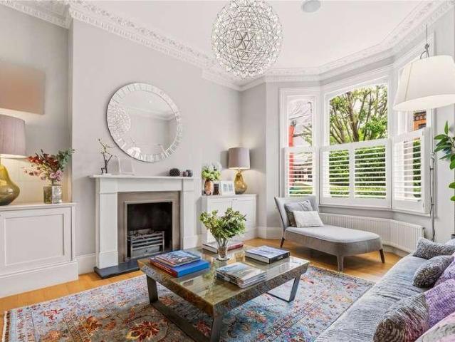5 bed house for sale