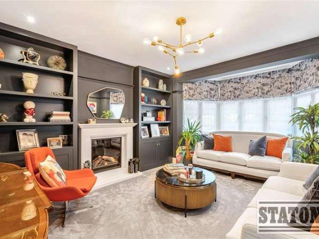 5 bed house for sale