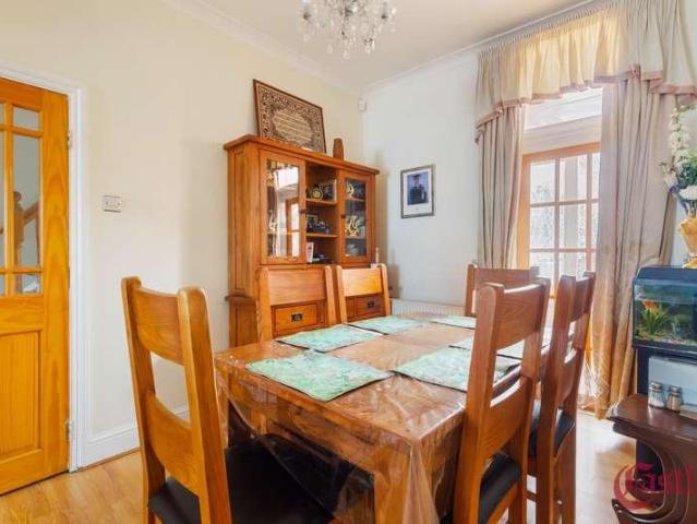5 bed house for sale