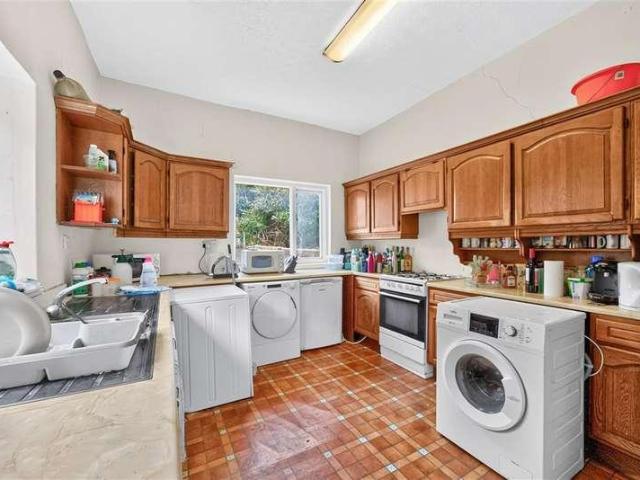 5 bed house for sale