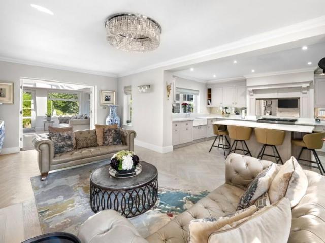 5 bed house for sale