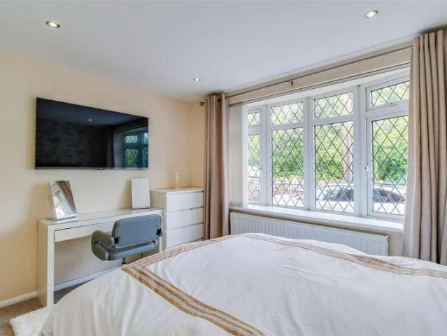 5 bed house for sale