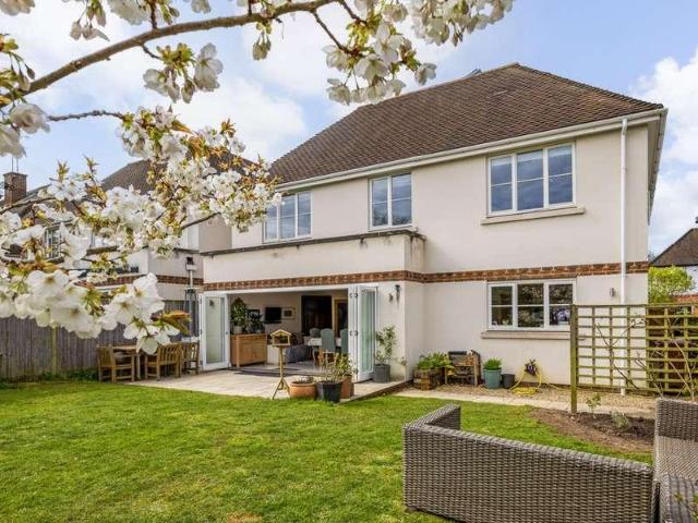 5 bed house for sale