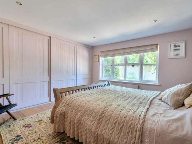 5 bed house for sale