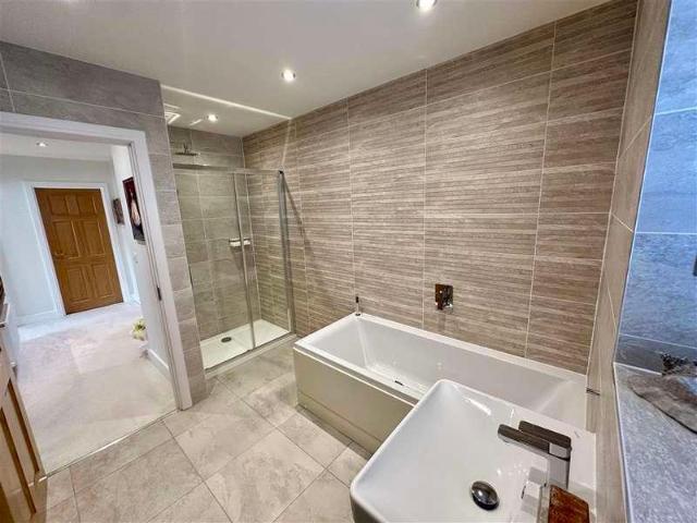 5 bed house for sale