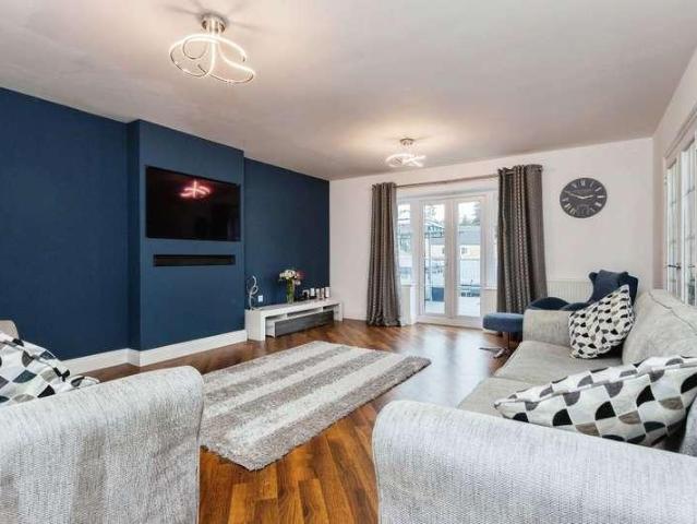 5 bed house for sale