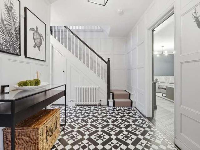 5 bed house for sale