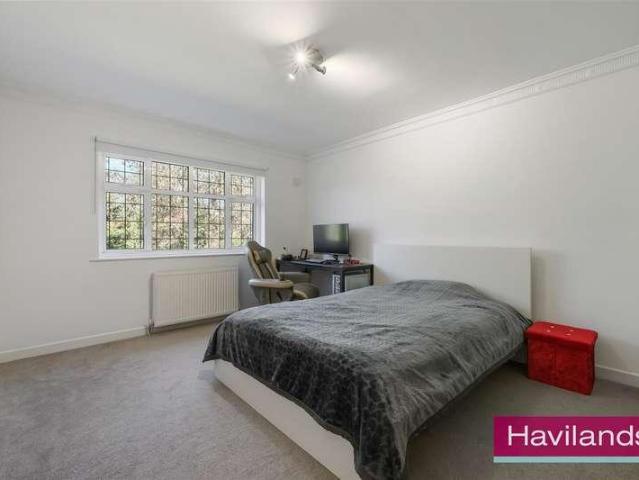 5 bed house for sale