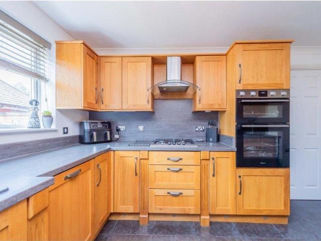 5 bed house for sale