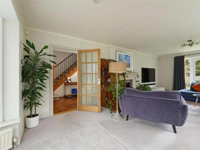 5 bed house for sale