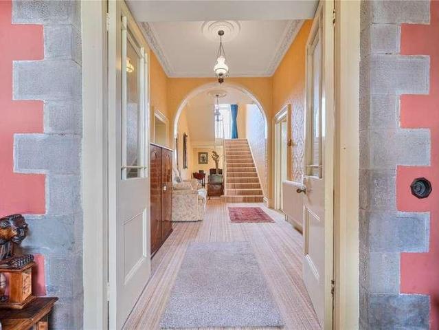 5 bed house for sale
