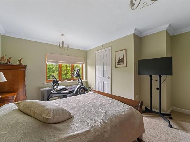 5 bed house for sale