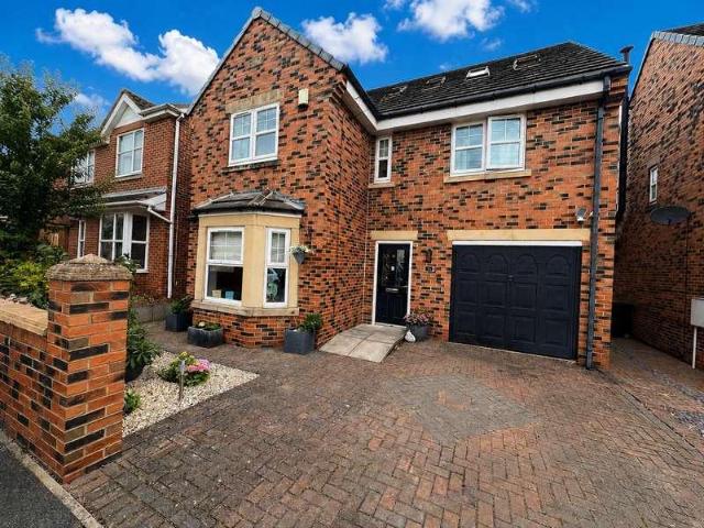 5 bed house for sale
