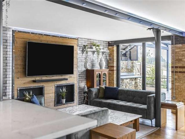5 bed house for sale