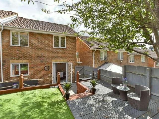 5 bed house for sale
