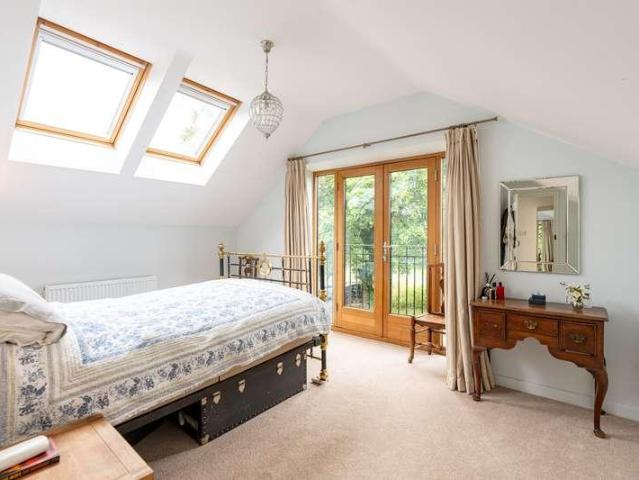 5 bed house for sale