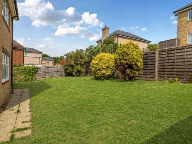 5 bed house for sale