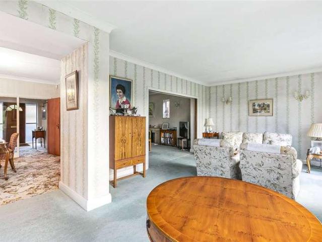 5 bed house for sale