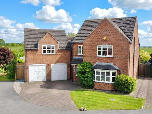 5 bed house for sale