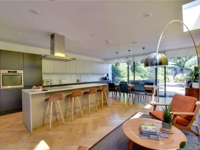 5 bed house for sale