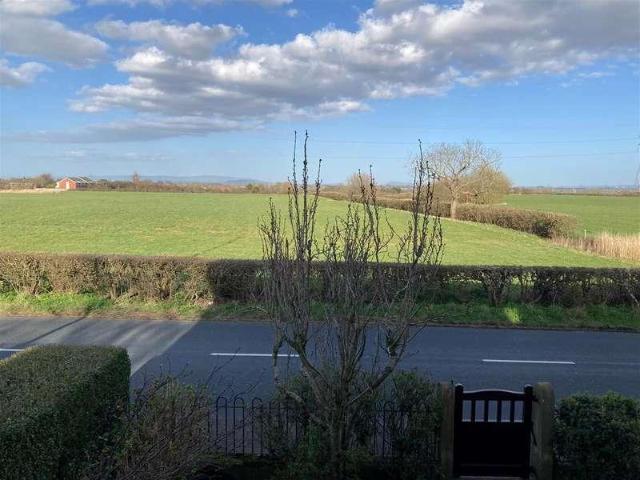 5 bed house for sale