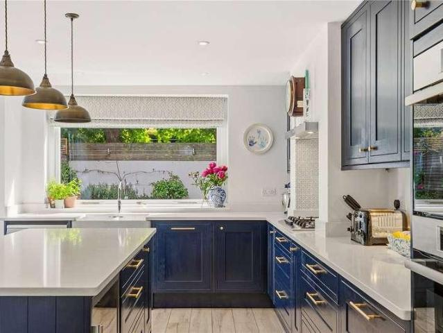 5 bed house for sale