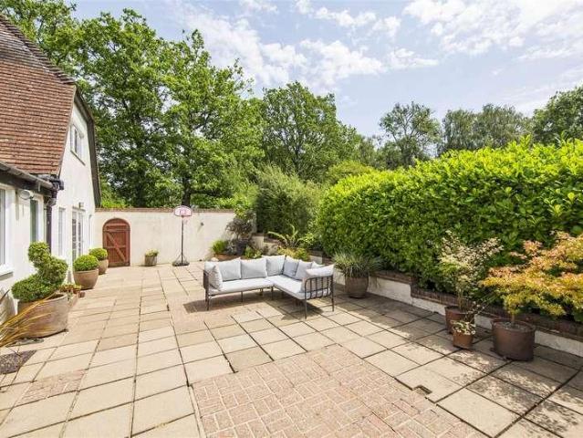 5 bed house for sale
