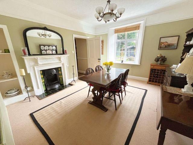 5 bed house for sale