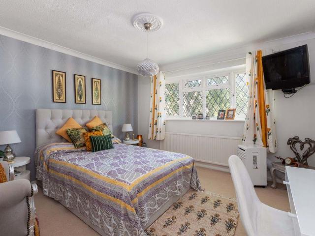 5 bed house for sale