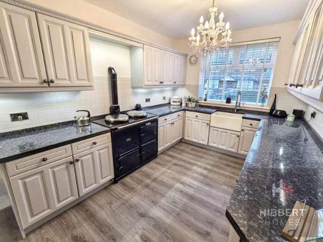 5 bed house for sale