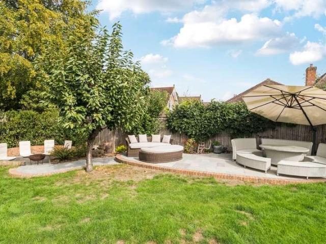 5 bed house for sale