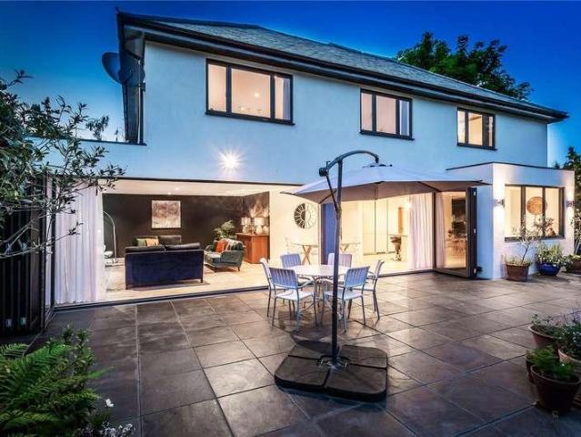 5 bed house for sale