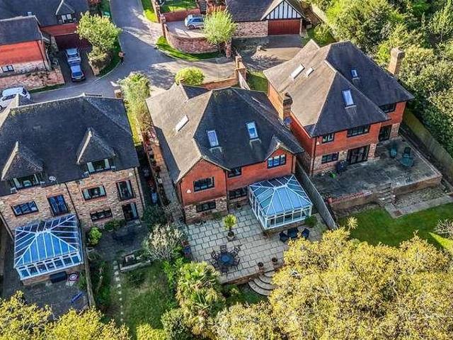 5 bed house for sale