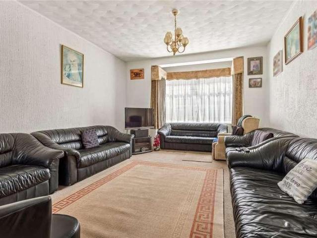 5 bed house for sale