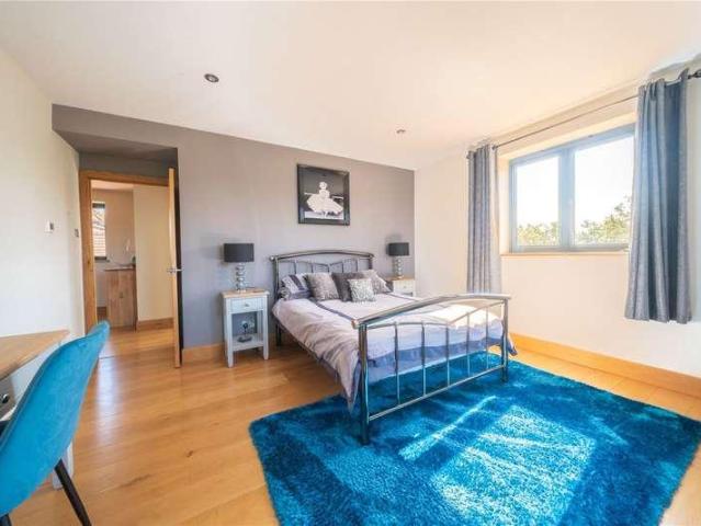 5 bed house for sale