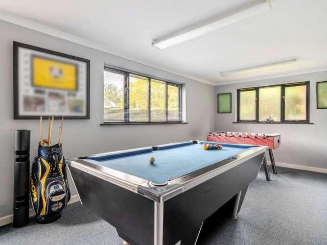 5 bed house for sale