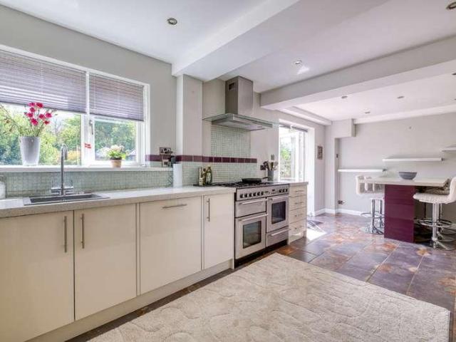 5 bed house for sale