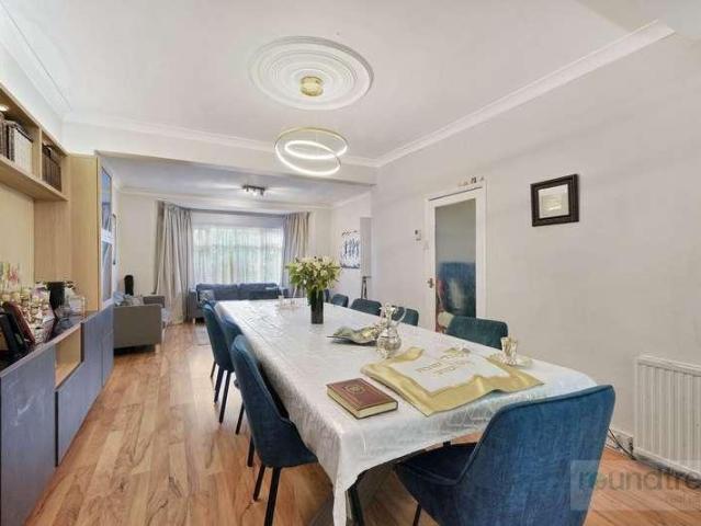 5 bed house for sale