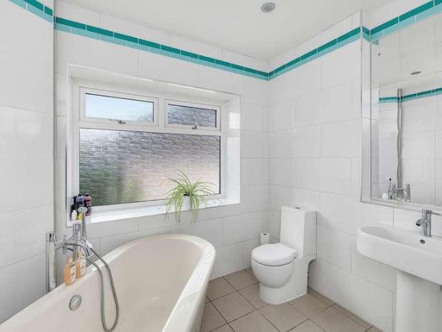5 bed house for sale