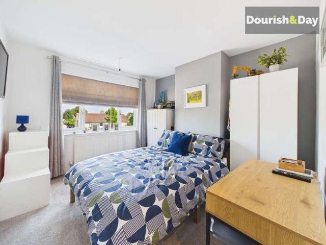 5 bed house for sale