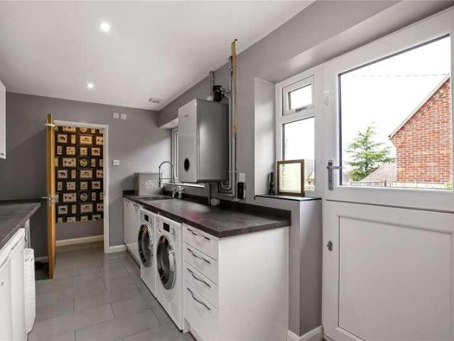 5 bed house for sale