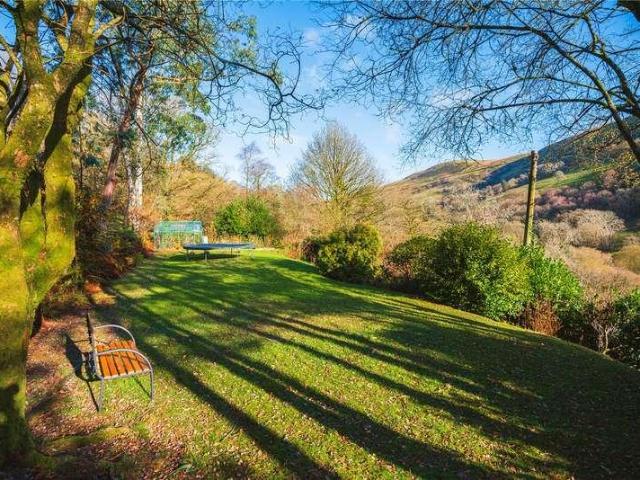 5 bed house for sale