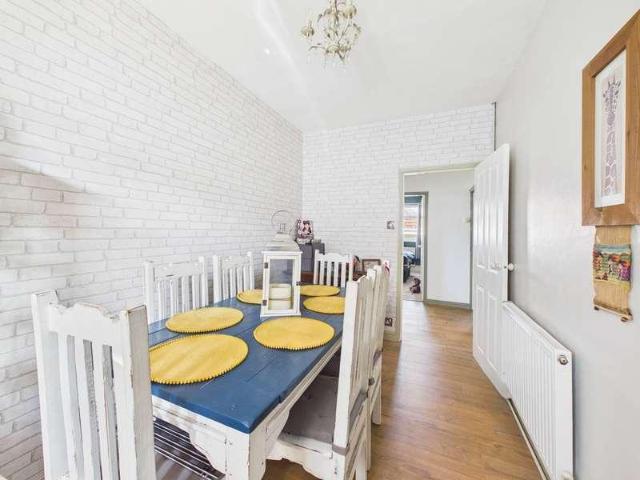 5 bed house for sale