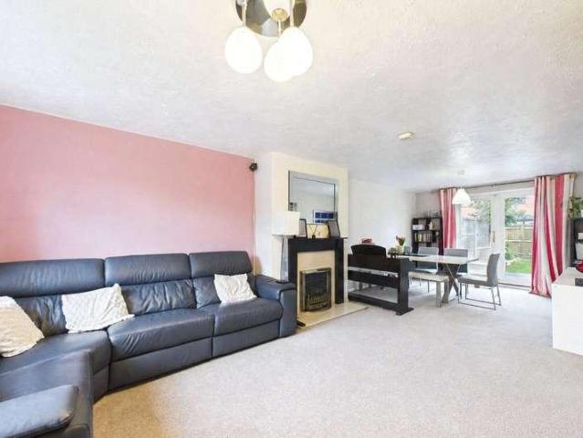 5 bed house for sale