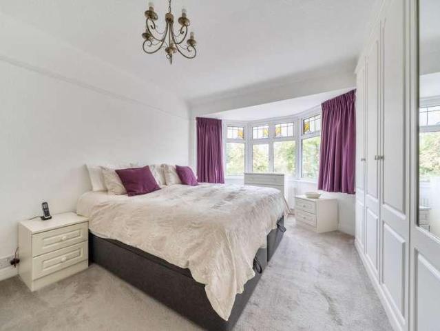 5 bed house for sale